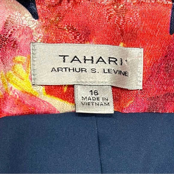 Tahari Arthur S. Levine Women’s Skirt Suit Set – Size 16 - Picture 2 of 5